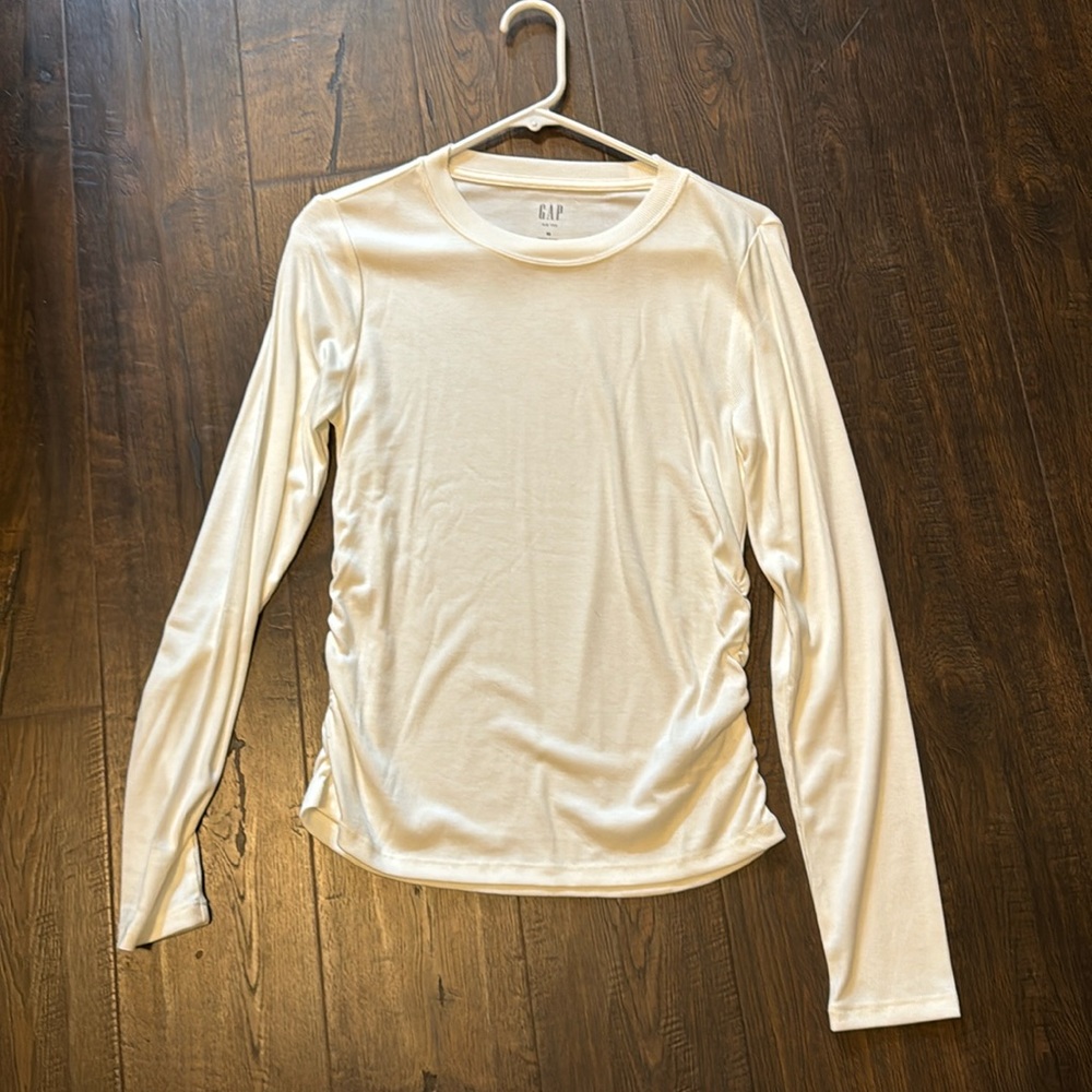 NWOT gap long sleeve tee
